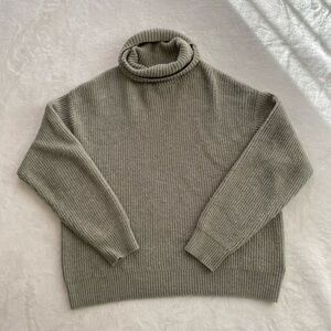 H&M Soft Knit Turtleneck Sage Green Sweater Size Large Winter